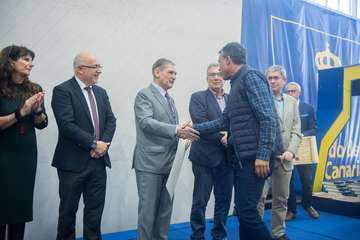 El Cabildo homenajea a varios teldenses en su brindis navideño (Foto TA)